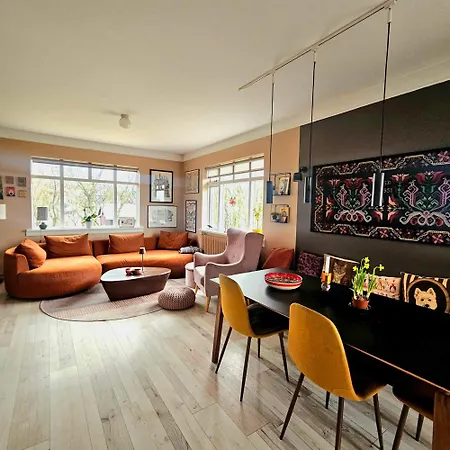 Apartment 2 Bedroom With A Loft- Close To Downtown